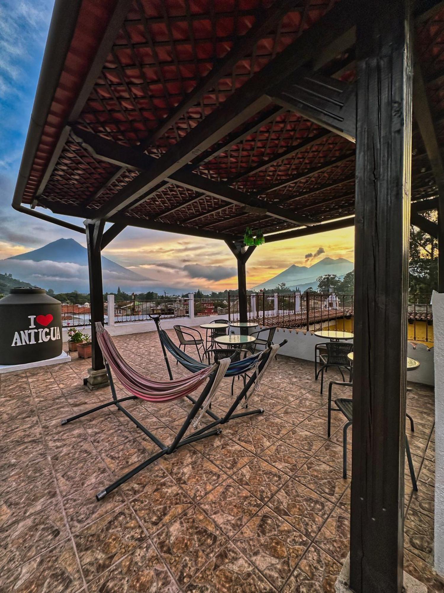 Maison Bougainvillea Hostel *