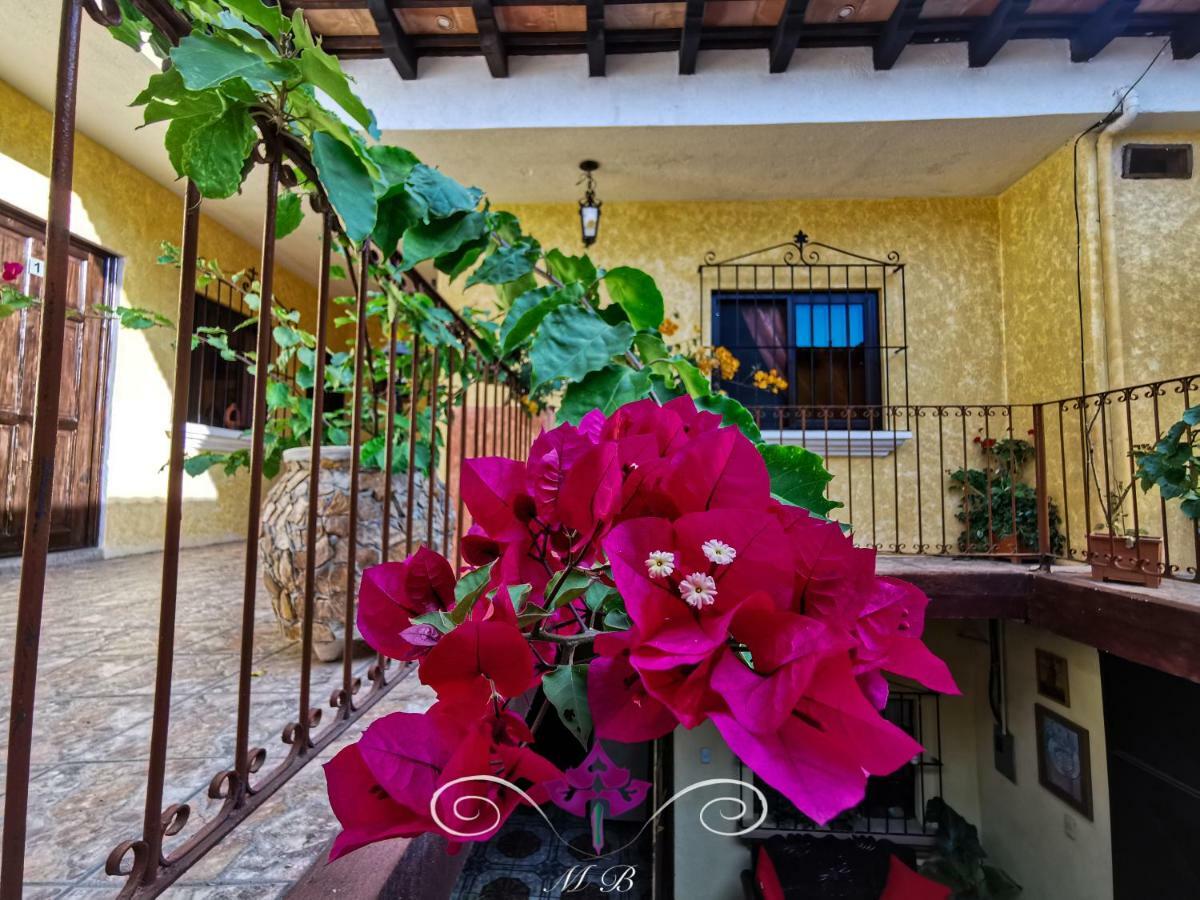 Maison Bougainvillea Hostal *